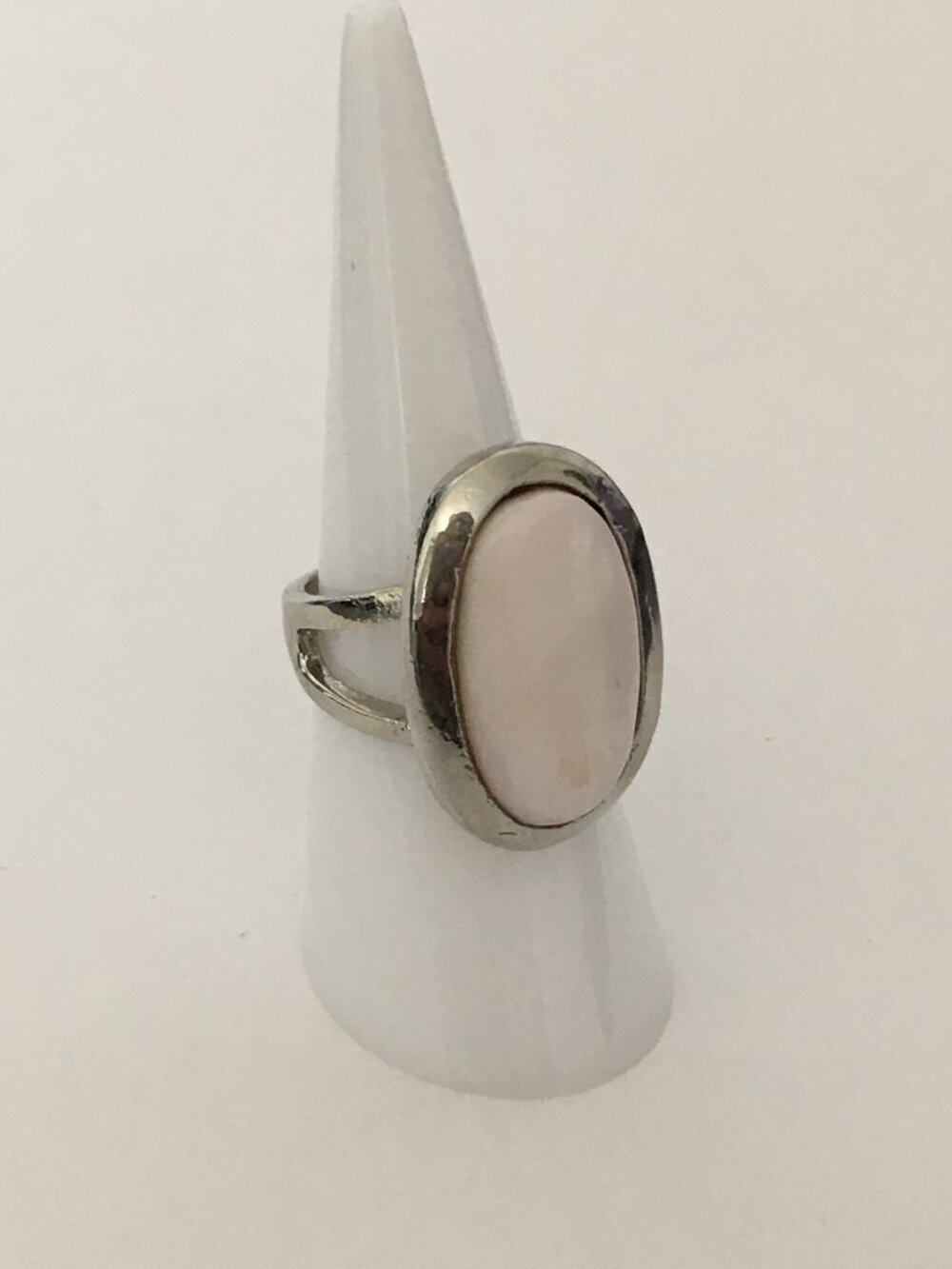 NEW Silver Light Pink Oval Stone Jewelry Ring